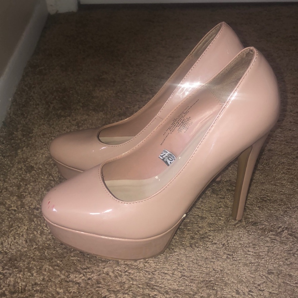 Nude Pumps